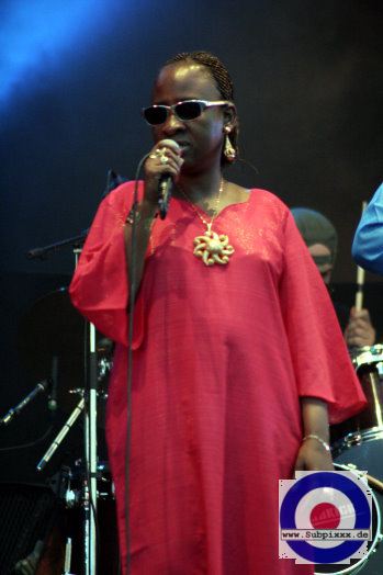 Amadou + Mariam (RMM) 11. Chiemsee Reggae Festival, Übersee - Main Stage 19. August 2005 (3).jpg